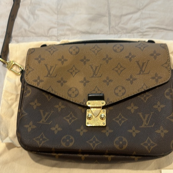 Louis Vuitton authentic petis MM NV M. REV gently warn with new strap - Picture 6 of 17